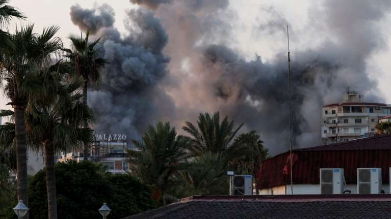 Το Ισραήλ χτυπά τον Λίβανο από στεριά, αέρα και θάλασσα - Ομοβροντία πυραύλων η απάντηση της Χεζμπολάχ
