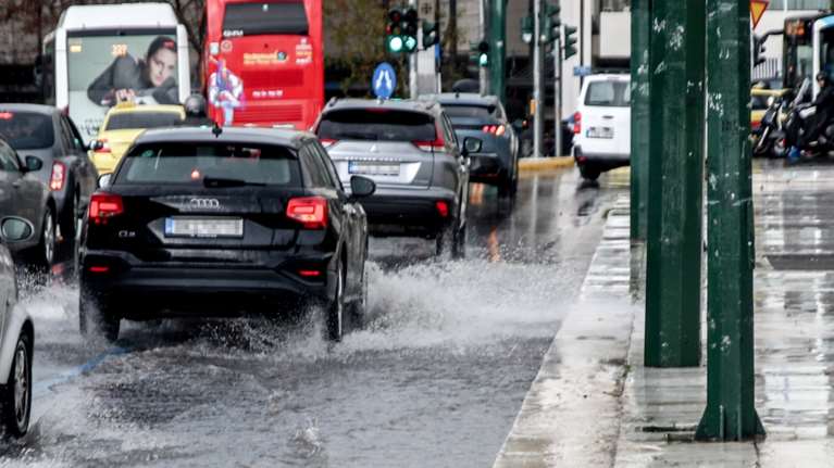 Μαρουσάκης: Ισχυρή κακοκαιρία από το Σάββατο, με κορύφωση την Κυριακή - Μεγάλοι όγκοι νερού και χιόνια [βίντεο]