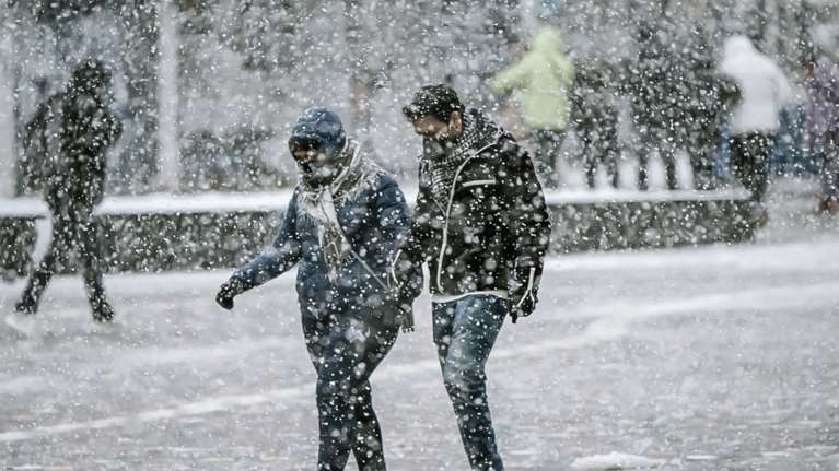 Κακοκαιρία &quot;Barbara&quot;: Στα λευκά η Αττική, χιονοπτώσεις μέχρι το μεσημέρι - Η εξέλιξη του χιονιά μέχρι την Τρίτη