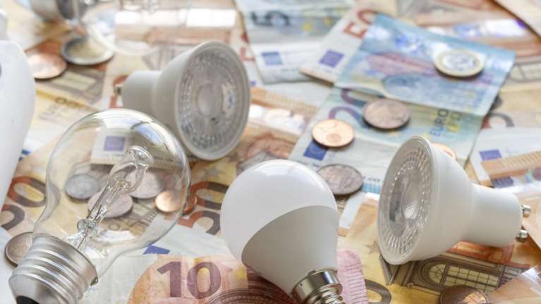 Ποιο τιμολόγιο ρεύματος θα είναι φθηνότερο: Το μπλε, το πράσινο ή το κίτρινο - Οσα πρέπει να γνωρίζετε