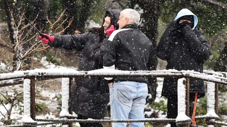 Υποχωρεί η κακοκαιρία από το βράδυ: Άνοδος της θερμοκρασίας την επόμενη εβδομάδα, με τι καιρό θα αλλάξουμε χρόνο
