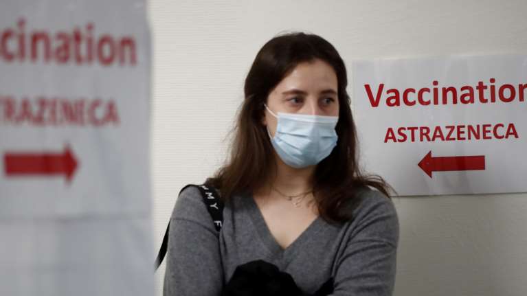 Παγκόσμια ανησυχία για το εμβόλιο της AstraZeneca και τις θρομβώσεις - Συνεδριάζουν ΕΜΑ και ΠΟΥ