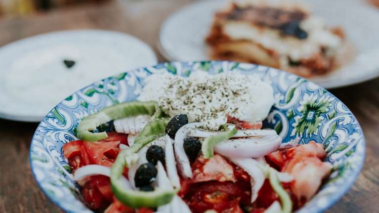 Νέα μεγάλη έρευνα δείχνει πως η μεσογειακή διατροφή μπορεί να μειώσει τον κίνδυνο εμφάνισης καρκίνου