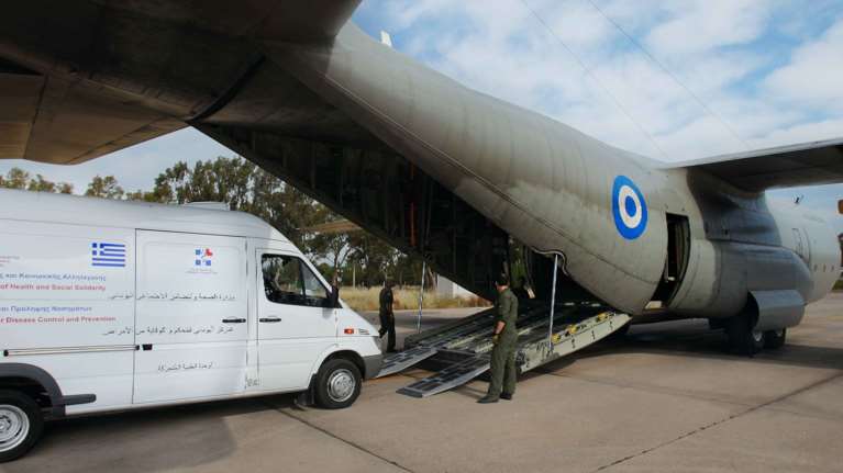 Κορονοϊός: Πρώτη αεροδιακομιδή τριών διασωληνωμένων ασθενών με C-130 από τη Β. Ελλάδα στην Αθήνα