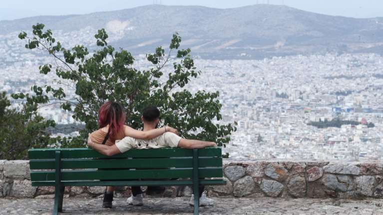 Καιρός: Υποχωρεί η αφρικανική σκόνη, ανεβαίνει σταδιακά η θερμοκρασία – Σε ποιες περιοχές θα βρέξει