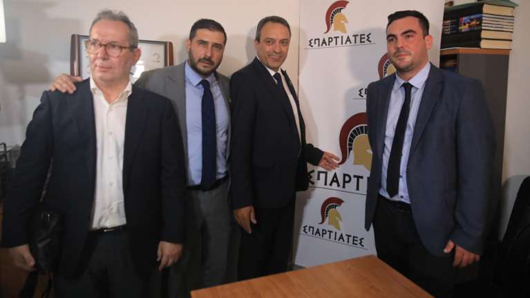 Σπαρτιάτες: Μπορεί να ακυρωθεί η εκλογή τους εάν αποδειχτεί η σχέση με τον Κασιδιάρη; - Τι λένε οι συνταγματολόγοι