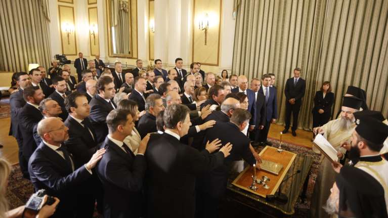 Ορκίστηκαν οι νέοι υπουργοί στο Προεδρικό Μέγαρο- Οι πρώτες δηλώσεις, στιγμιότυπα και πολλά χαμόγελα [εικόνες - βίντεο]
