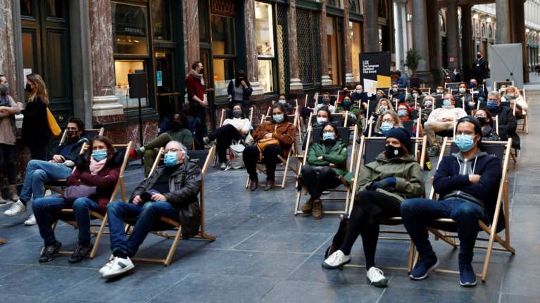 Εμβόλιο Johnson &amp; Johnson: &quot;Παγώνει&quot; ο εμβολιασμός για τους κάτω των 41 στο Βέλγιο μετά τον θάνατο γυναίκας