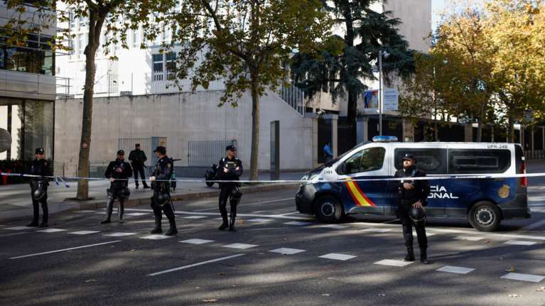 Συναγερμός στην Ισπανία μετά τις έξι παγιδευμένες με εκρηκτικά επιστολές - Η τελευταία στην πρεσβεία των ΗΠΑ