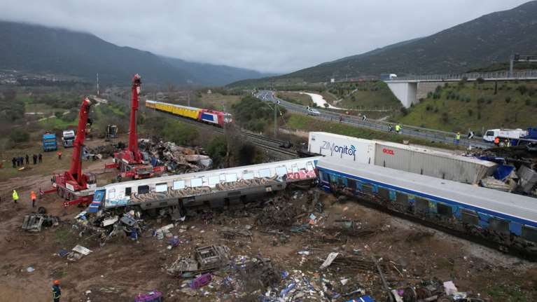 Τέμπη: &quot;Πες σε κάποιον άλλον να μου πει με τι συγκρούστηκε το τρένο&quot; – Νέα ηχητικά από το χάος μετά τη σύγκρουση
