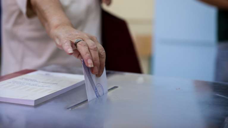 Δημοσκόπηση Opinion Poll για το TheTOC: Πρώτη με διαφορά 6,2% η ΝΔ - Ανακάμπτει από τα Τέμπη, αλλά δύσκολη η αυτοδυναμία