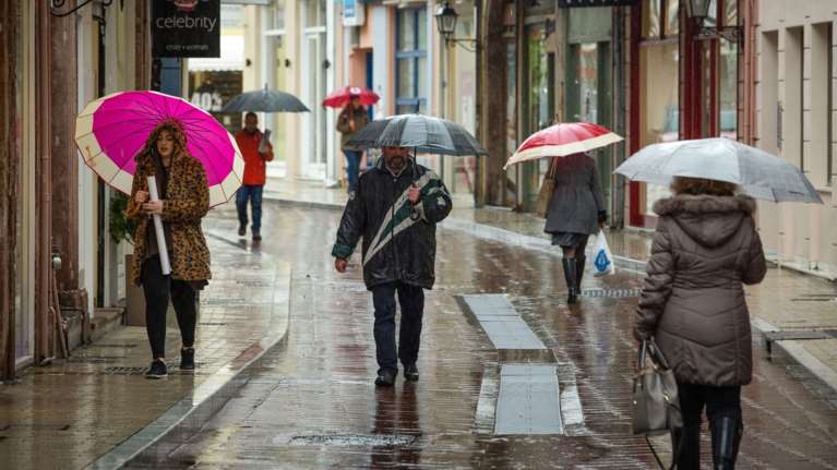 Καιρός: Ερχεται Σαββατοκύριακο με κρύο, ισχυρές καταιγίδες και χιόνια - Τι θα γίνει στην Αττική