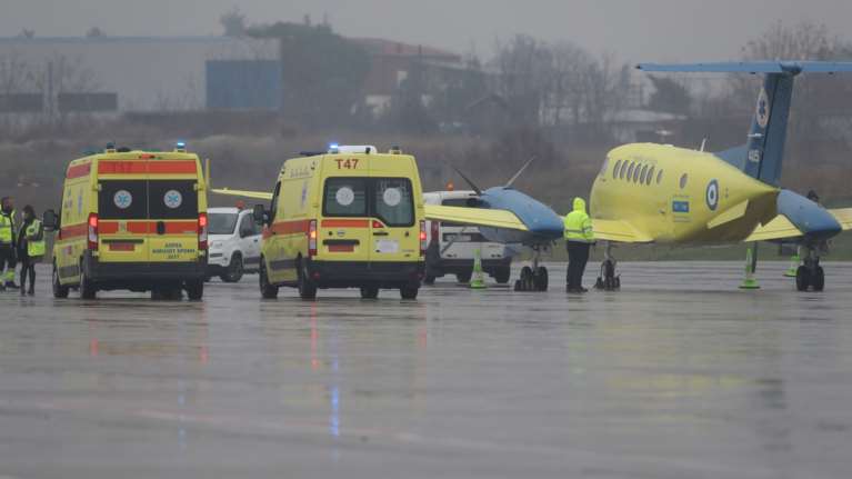 Εφτασαν στη Θεσσαλονίκη από τη Ρουμανία οι δύο τραυματίες οπαδοί του ΠΑΟΚ - Μεταφέρθηκαν στο "Παπαγεωργίου"