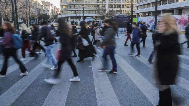 &quot;Καρότο και μαστίγιο&quot; για τους ελεύθερους επαγγελματίες - Θα πληρώνουν περισσότερο φόρο, &quot;έκπτωση&quot; στο τέλος επιτηδεύματος