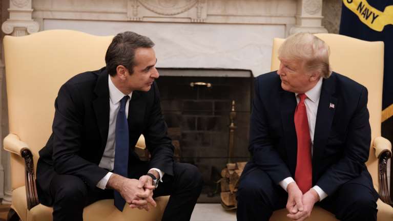 Θετικός ο Τραμπ στην πρόταση Μητσοτάκη για "win-win" λύση: "Τον εκτιμώ, είναι καλός άνθρωπος - Μπορεί να γίνει συμφωνία με την ΕΕ"