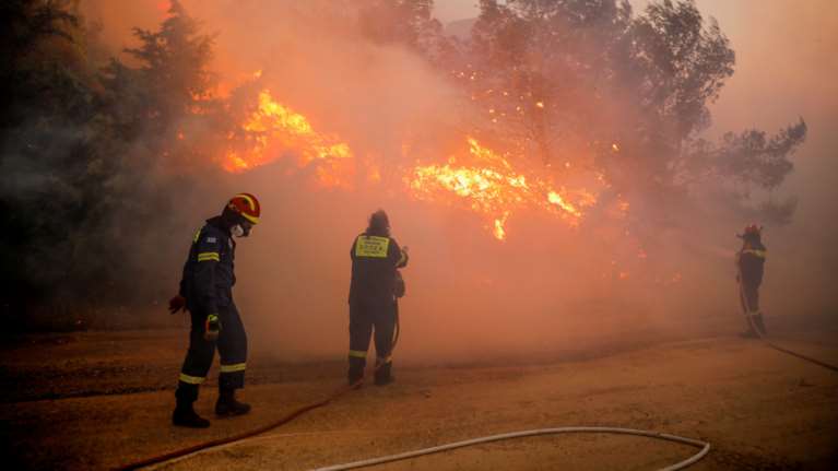 Παρέμβαση εισαγγελέα για τις φωτιές σε Πεντέλη και Μέγαρα - Επείγουσα προκαταρκτική εξέταση