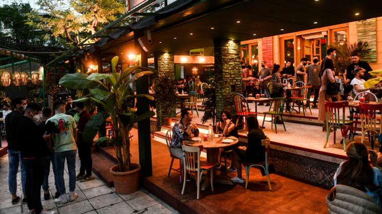 Χαλάρωση lockdown: Μουσική στην εστίαση και απαγόρευση κυκλοφορίας στο τραπέζι της Επιτροπής - Τα σενάρια