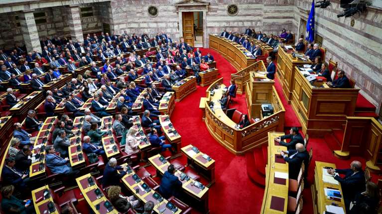 Πρόταση δυσπιστίας: Σφοδρή η σύγκρουση των πολιτικών αρχηγών - Όλα όσα έγιναν στη Βουλή