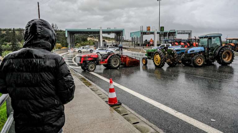 Κινητοποιήσεις αγροτών: Δεκάδες μπλόκα και 6.000 τρακτέρ στους δρόμους - Ποια σημεία είναι κλειστά