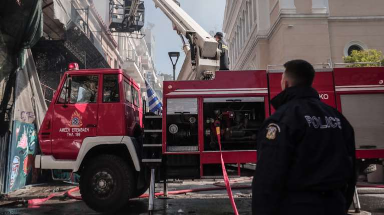 Φωτιά σε διαμέρισμα στη Νέα Ιωνία - Απεγκλωβίστηκαν δύο γυναίκες