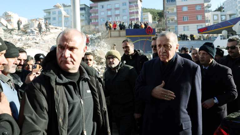 Αποκάλυψη Τούρκου δημοσιογράφου: Πώς ο Ερντογάν μπορεί να επιχειρήσει να αναβάλει τις εκλογές μέχρι και έναν χρόνο