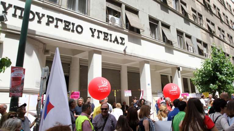 Κατάληψη από νοσοκομειακούς γιατρούς στο υπουργείο Υγείας