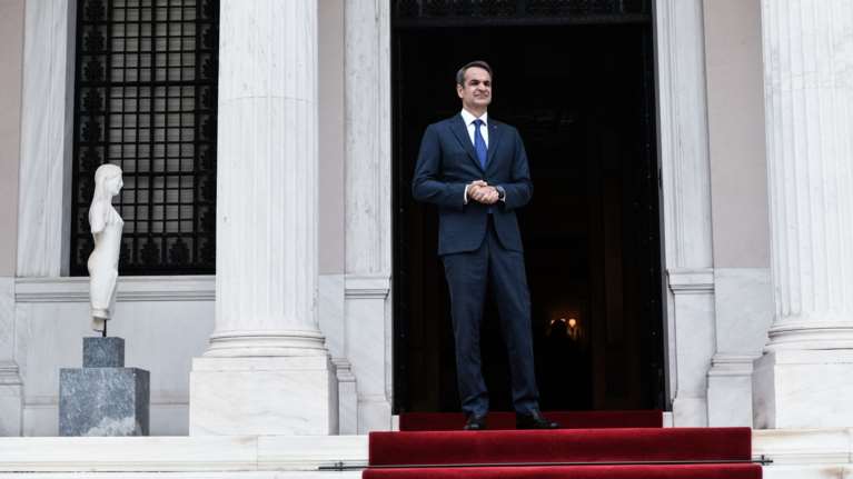 Τα πρώτα θύματα από τη σύγκρουση Μητσοτάκη με τα &quot;οικονομικά συμφέροντα&quot; - Η δεξίωση Μαρινάκη και ο &quot;ανασχηματισμός&quot;