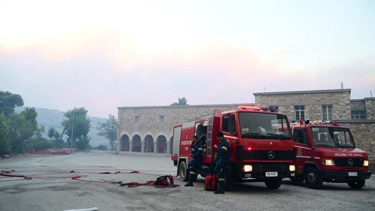 Φωτιά στην Αττική: Εκκενώθηκαν το Παίδων Πεντέλης και το 414 Στρατιωτικό Νοσοκομείο [εικόνες - βίντεο]