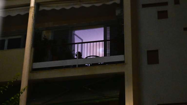 Τραγωδία στα Πατήσια: Η 34χρονη είχε φοβία με τους γιατρούς - &quot;Τη βρήκα πεσμένη με το νεογέννητο στην αγκαλιά της&quot;