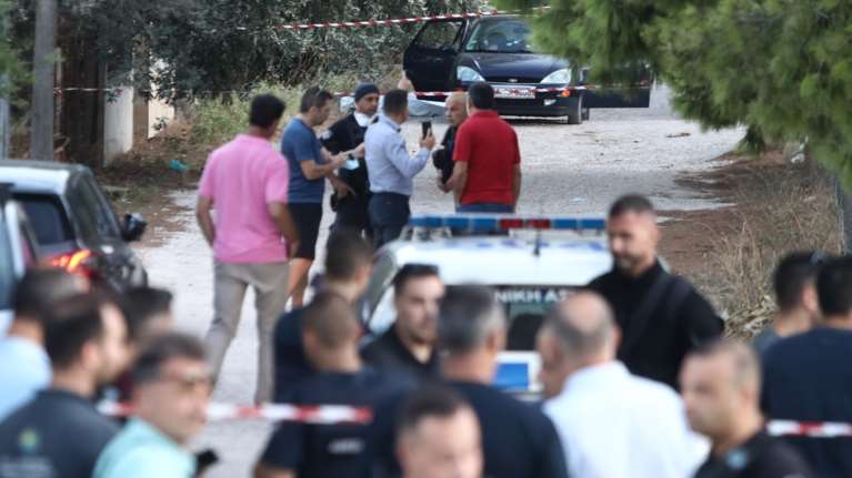 Μακελειό στη Λούτσα: Ο οδοκαθαριστής βρήκε το όπλο των δραστών - Η διαδρομή διαφυγής και οι &quot;άγνωστοι Χ&quot;