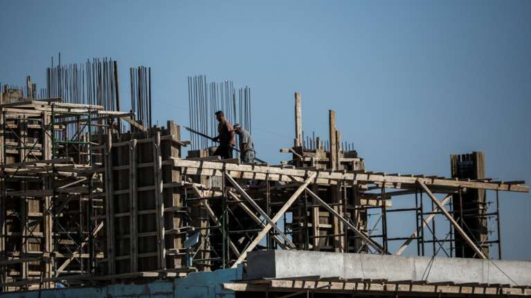 ΝΟΚ: "Ξεπαγώνουν" 3.000 κτίρια - μεγαθήρια, θα συνεχίζεται η κατασκευή με πληρωμή τέλους ή με "έργα αναβάθμισης"