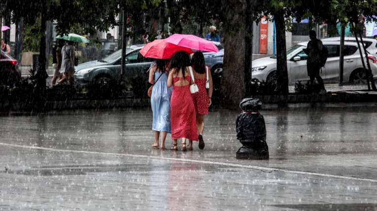 Πρόγνωση Τσατραφύλλια: &quot;Οργανωμένη κακοκαιρία την Κυριακή&quot; - Πώς το καλοκαίρι μέσα σε λίγες ώρες θα γίνει φθινόπωρο