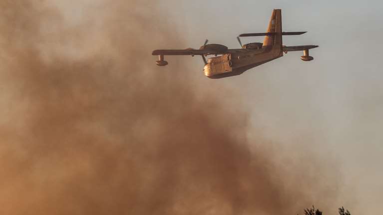 Αλήθειες και ψέματα για τα Canadair: Γιατί δεν υπάρχουν αεροσκάφη να αγοράσουμε - Πότε θα είναι διαθέσιμα για παραλαβή