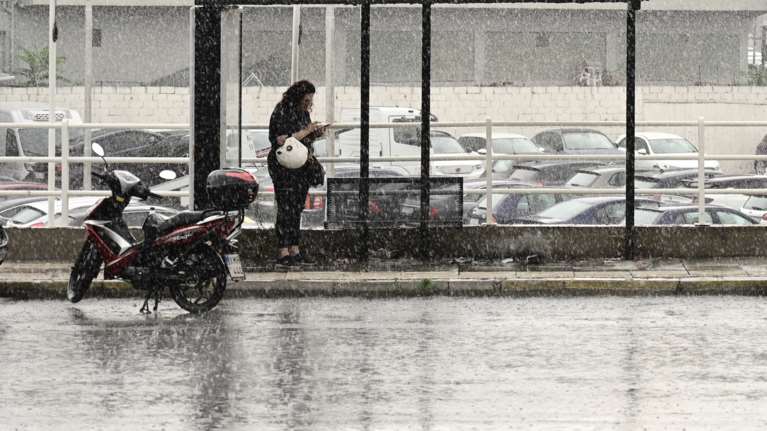 Εκτακτο δελτίο επιδείνωσης από την ΕΜΥ: Καταιγίδες, θυελλώδεις άνεμοι και χιόνια από αύριο το μεσημέρι