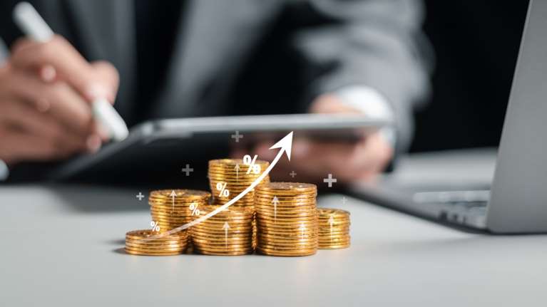 Ο προϋπολογισμός του 2025 για την... τσέπη μας: Τα 10 μέτρα για το εισόδημα - Στο 2,4% η αύξηση στις συντάξεις