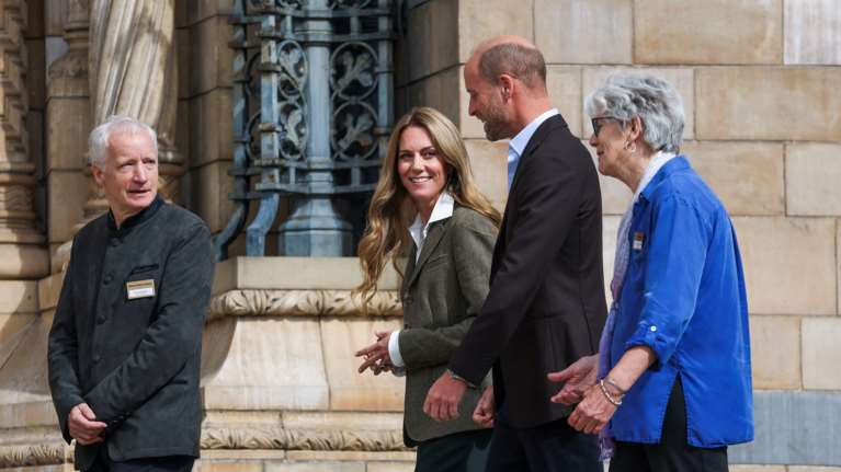 Κέιτ Μίντλετον: Πιο ξανθιά από ποτέ μαζί με τον πρίγκιπα Ουίλιαμ στο Μουσείο Εθνικής Ιστορίας στο Λονδίνο [βίντεο]