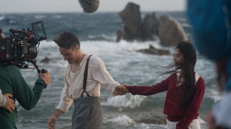 Μία ημέρα με τους πρωταγωνιστές της &quot;Μεγάλης Χίμαιρας&quot; στη Δήλο - Τα τελευταία γυρίσματα της μεγαλεπήβολης σειράς της ΕΡΤ