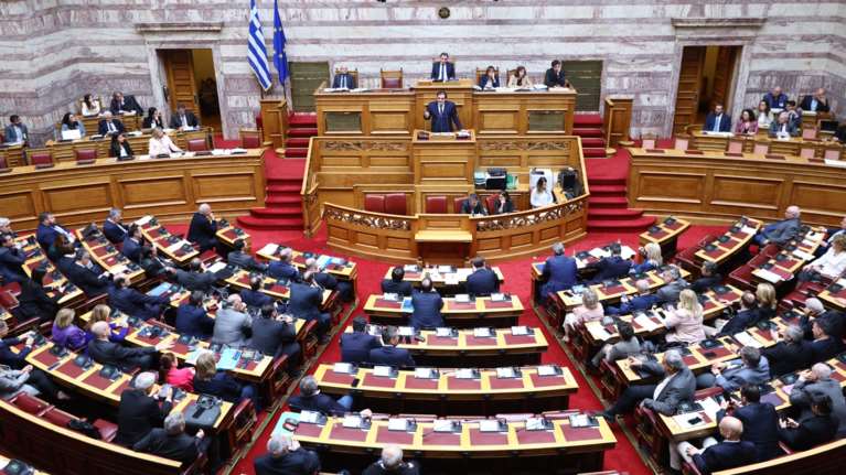 Αναλυτικά η ψηφοφορία στη Βουλή για τα μη κρατικά ΑΕΙ: Και πρώην "Σπαρτιάτης" στα 159 ναι - Τα "παρών" και τα... λάθη