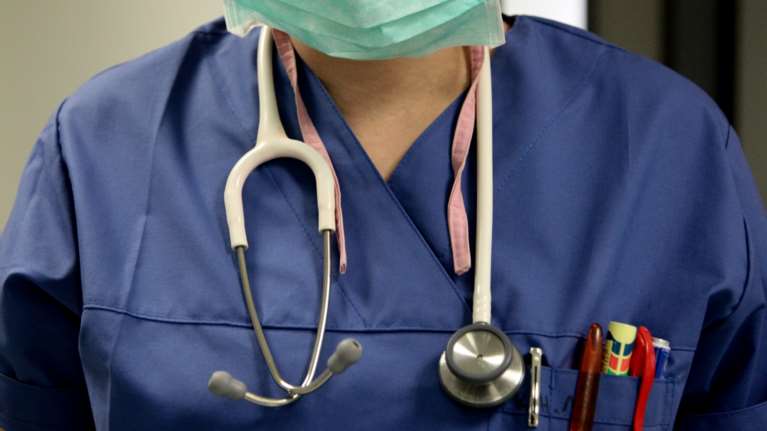 Σάλος στην Κύπρο: Γιατροί τσαρλατάνοι με κοκτέιλ &quot;βόμβες&quot; για τον κορονοϊό