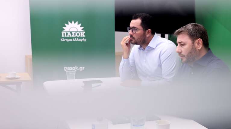 Ανδρουλάκης κατά Βαρβιτσιώτη για την τραγωδία στον Πειραιά: Εξισώνει προκλητικά τον θύτη με το θύμα