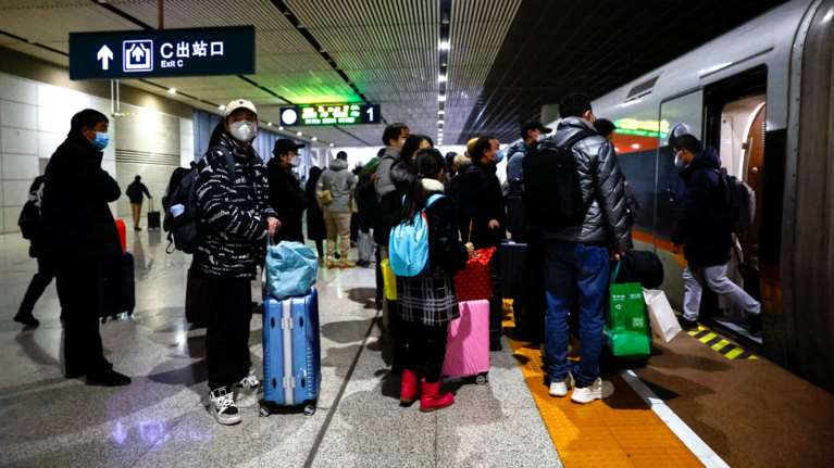 Τρομάζει η έκρηξη κρουσμάτων κορονοϊού στην Κίνα – Ποιες χώρες λαμβάνουν νέα μέτρα