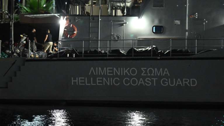 Πύλος: Το μυστήριο με το σχοινί που έριξε το Λιμενικό στο ψαράδικο- &quot;Ήταν 3 ώρες πριν το ναυάγιο, το έλυσαν οι μετανάστες&quot;