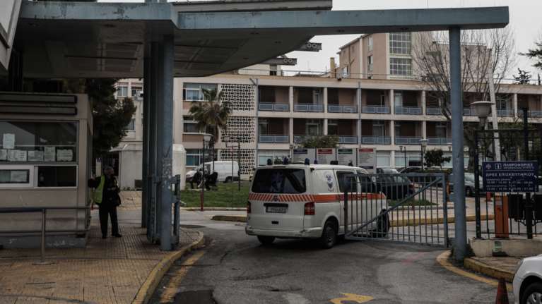 &quot;Γεννηματάς&quot;: Χαροπαλεύει 22χρονος μετά από επικίνδυνο challenge - Κατάπιε μπέργκερ χωρίς να το μασήσει