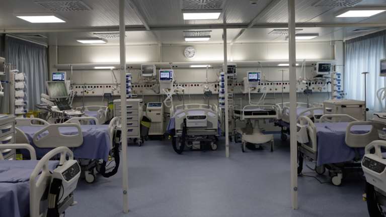 Αυτό είναι το στοιχείο που τρομάζει τους ειδικούς: Πόσο αυξήθηκαν οι εισαγωγές στις ΜΕΘ λόγω της μετάλλαξης Δέλτα