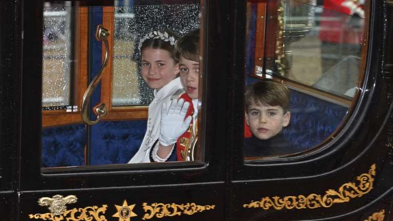 Η ηγετική πριγκίπισσα Σάρλοτ την πιο δύσκολη στιγμή της μητέρας της - Πώς η μικρή royal κρατά τις ισορροπίες στο σπίτι