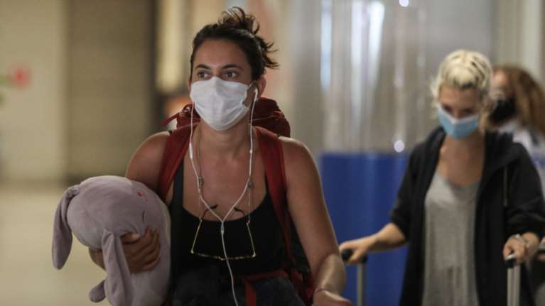 Κρήτη: Δύο ακόμα τουρίστες θετικοί στον κορονοϊό - Είναι ασυμπτωματικοί, μεταφέρθηκαν στο ξενοδοχείο καραντίνας