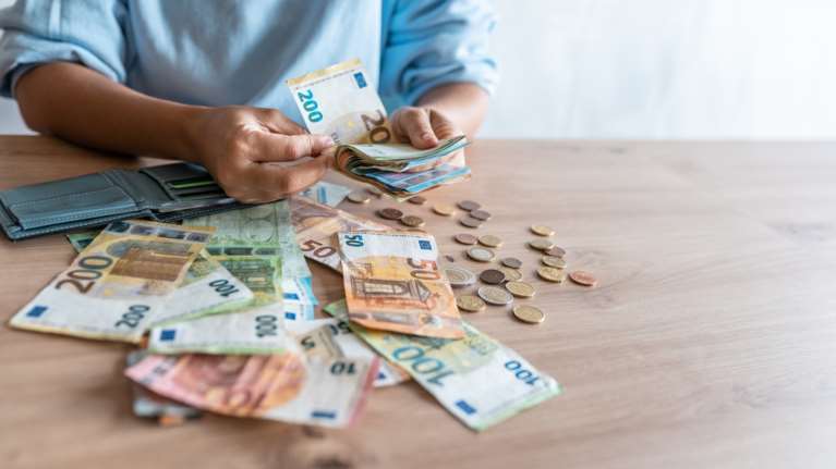 Ο μισθός στην Ελλάδα είναι (ακόμα) χαμηλότερος από ότι το… 2009