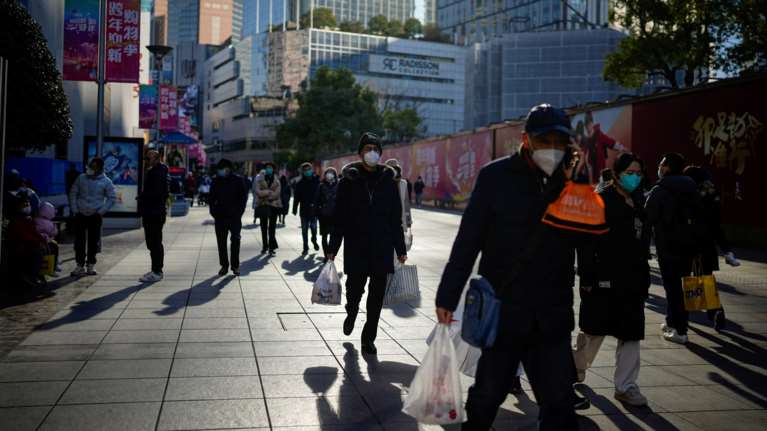 Τρομάζει η έκρηξη κορονοϊού στην Κίνα: Κόλλησε το 70% στη Σανγκάη - Εφιαλτικά σενάρια για &quot;τεράστιο αριθμό θανάτων&quot;