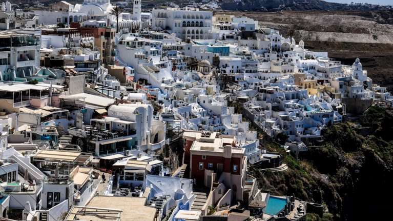 Εργατικό δυστύχημα στη Σαντορίνη: Μητέρα τριών παιδιών η 59χρονη καθαρίστρια που σκοτώθηκε -Είχε χάσει τον σύζυγό της