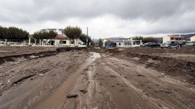 Μεγάλες καταστροφές από τις πλημμύρες σε Εύβοια, Πήλιο, Λάρισα - Συναγερμός για το νέο κύμα κακοκαιρίας [εικόνες - βίντεο]
